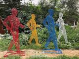 体育人物雕塑 彩绘镂空元素 铁艺体育人物雕塑厂家